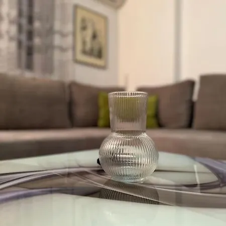 091 Macedonia St. Apartament *