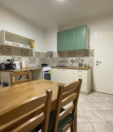 091 Macedonia St. Apartament *